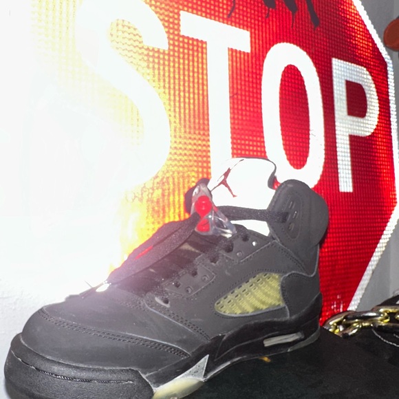 Air Jordan 5s Black Metallic Retro OG Size 5.5